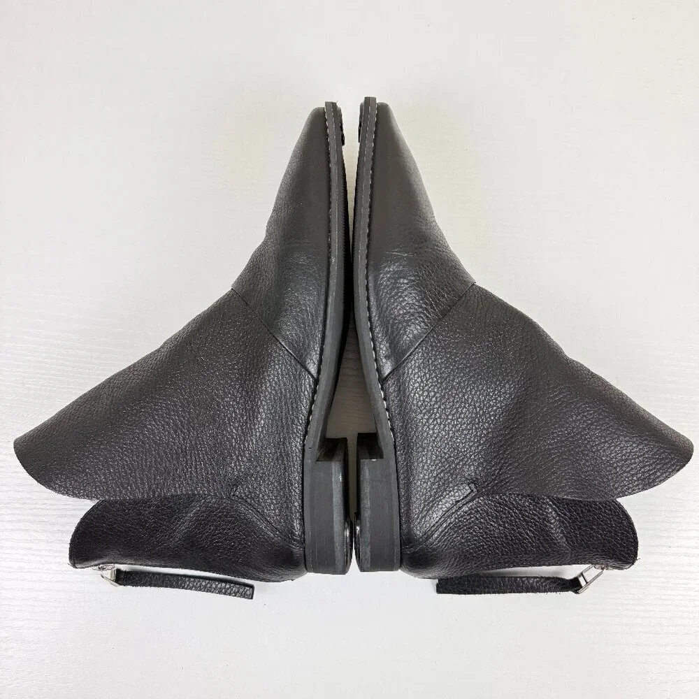 EUC Golo Schrunch Full Grain Black Pebbled Leather Ankle Booties